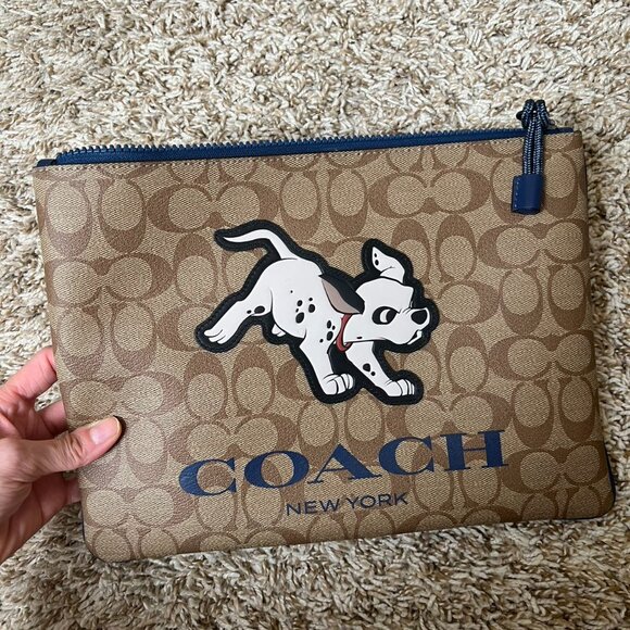 Disney X Coach Large Pouch In Signature Canvas With Dalmatian - Picture 2 of 6